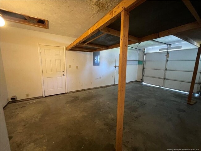Building Photo - 2150 Skyview Dr