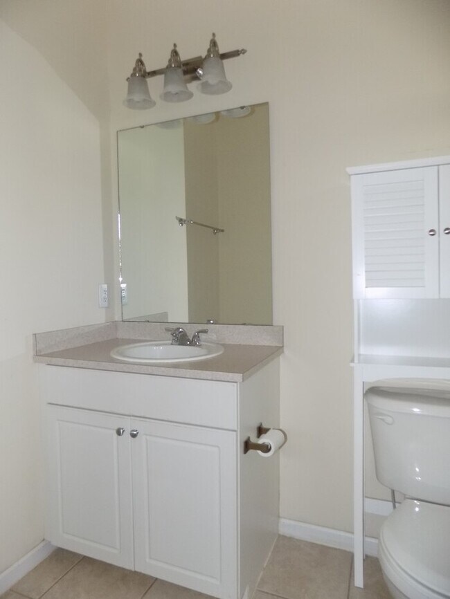 Building Photo - Earlewood-Offering Self Guided Tour with RENTLY!