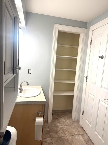 Building Photo - 41 Pine St