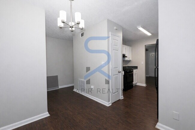 Building Photo - Move-In Ready & Freshly Updated – Stylish 2 Beds,2.5 Bath in the Heart of Cobb