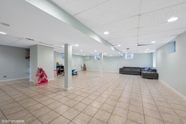 Building Photo - 1347 London Ln
