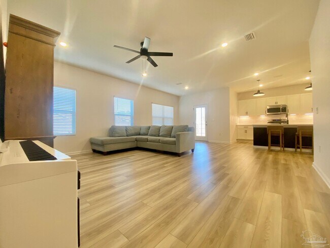 Building Photo - 9668 Sagewood Dr