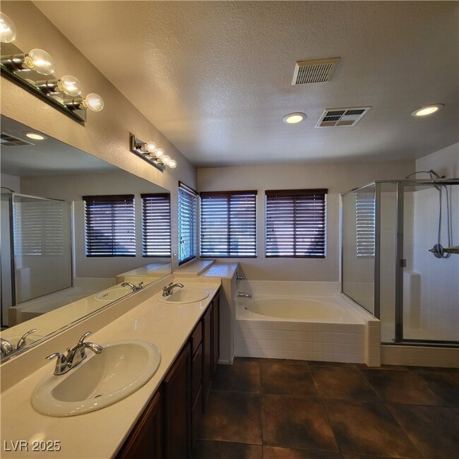 Building Photo - 1720 Flores Ln