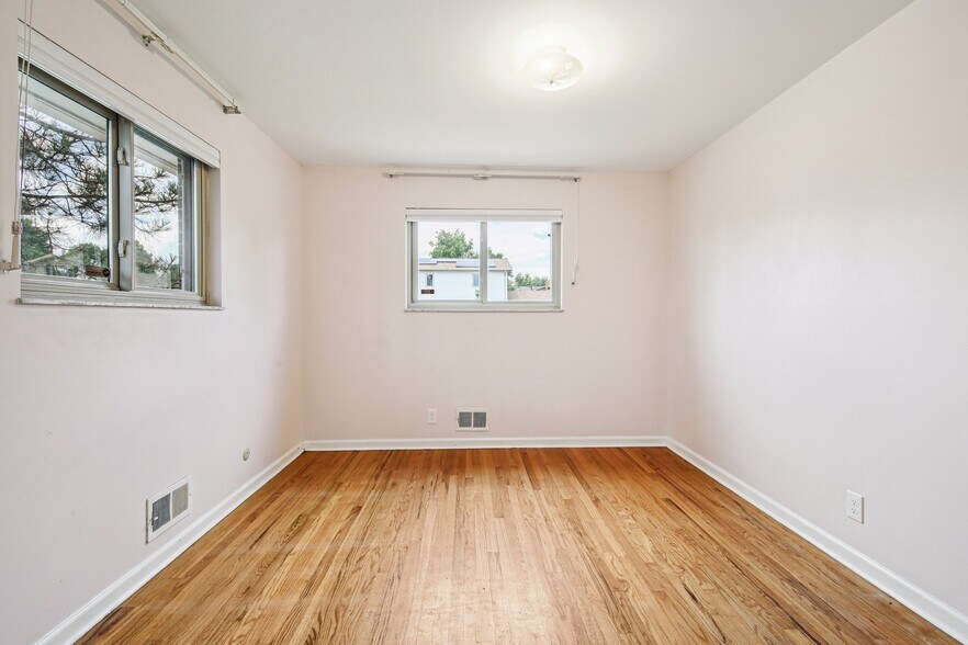 Building Photo - 994 E Costilla Ave