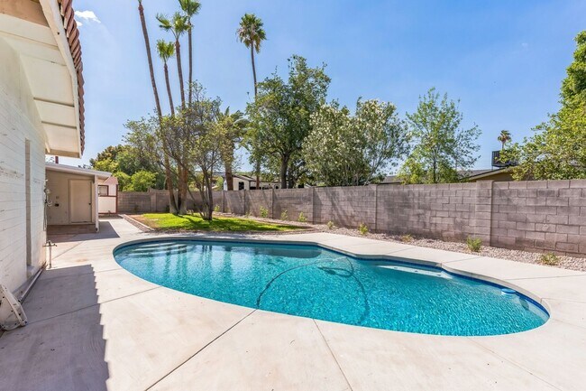 Building Photo - Charming 3BR House in Scottsdale with new ...