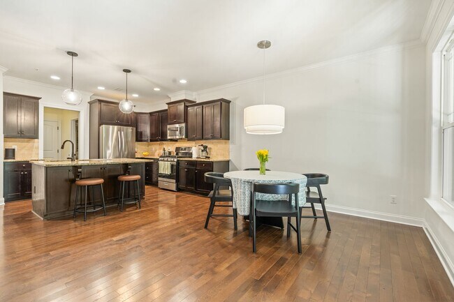 Building Photo - Convenient Carrboro Living in a Spacious 4 Bedroom Home