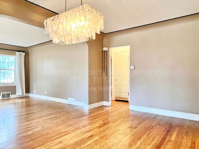 Building Photo - 401 Cheyenne Blvd