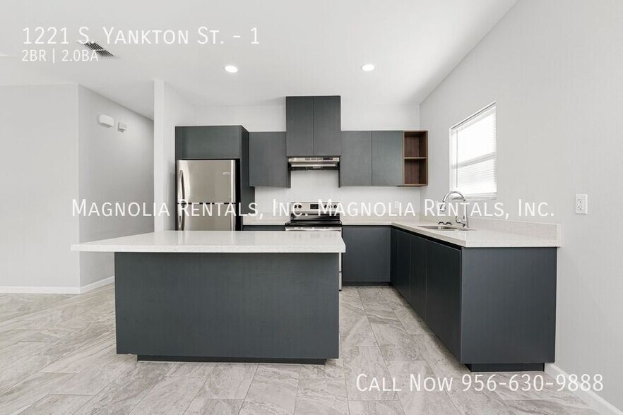 Building Photo - 1221 S Yankton St