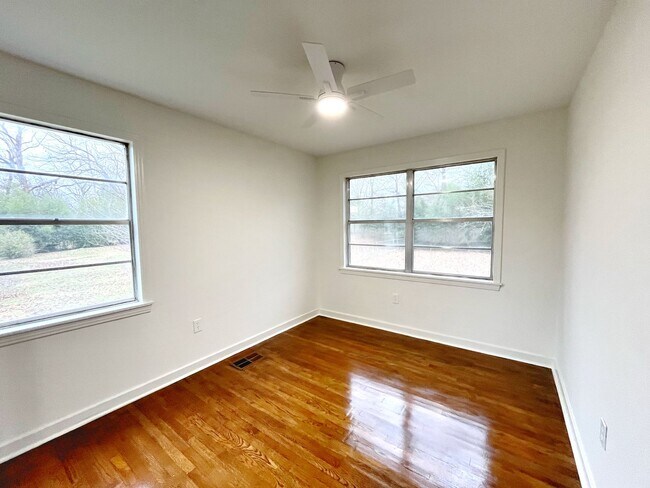 Building Photo - 4 Bed/2 Bath Home in Pearl