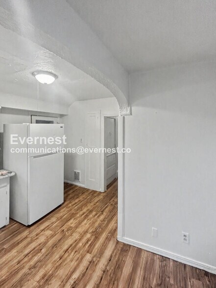 Building Photo - 3880 W 37th St