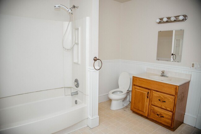 Building Photo - 33 E Gramby St