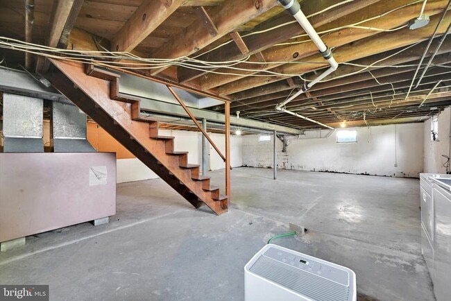 Building Photo - 27 Roselle Ave