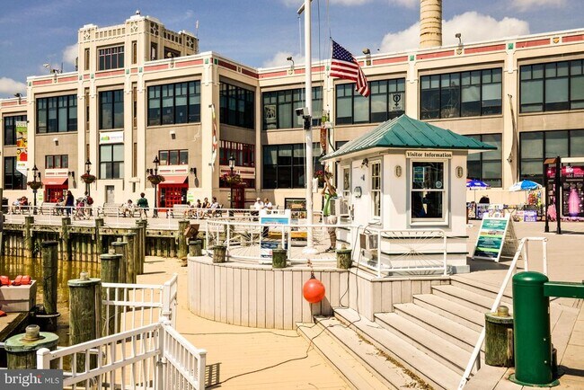 Building Photo - 1808 W Abingdon Dr