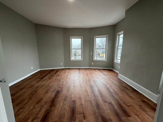 Building Photo - 100 Warren St