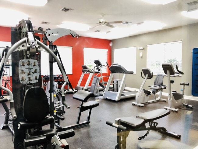 Building Photo - 271 SW Palm Dr