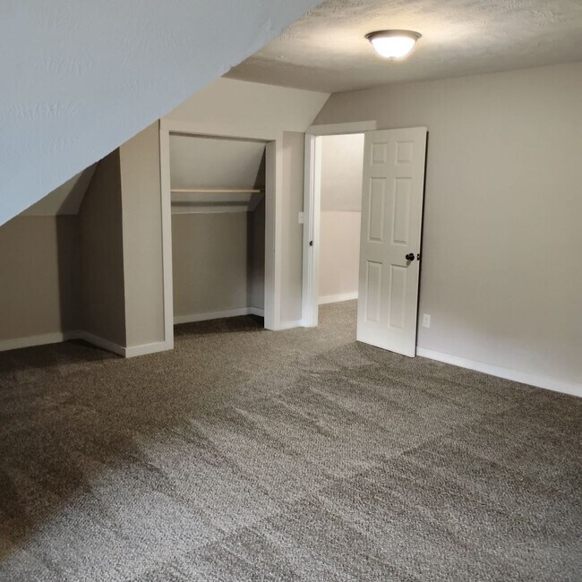 Building Photo - 217 Perrin Ave