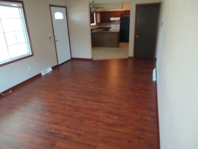 Building Photo - 1523 Viking Ave