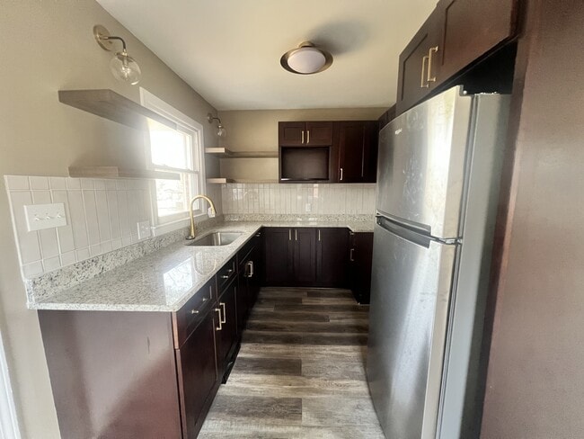 Building Photo - 709 Oxford St