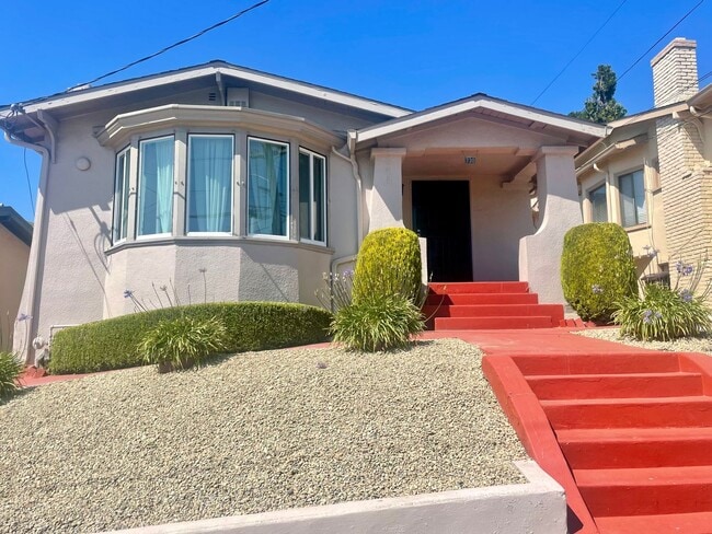 Primary Photo - Lovely Home Available for Rent