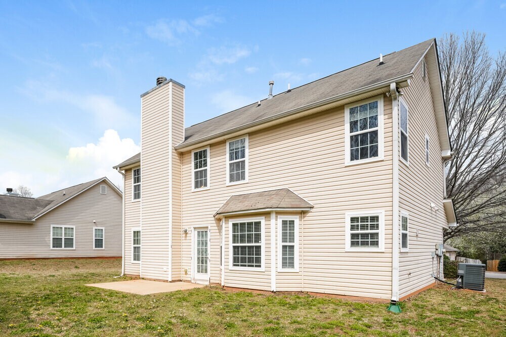 Building Photo - 1805 Neighborhood Walk