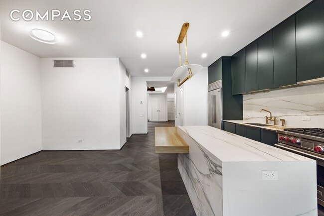 Building Photo - 340 Albany St