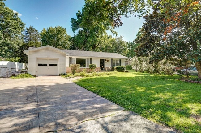 Building Photo - Adorable 3 Bedroom, 1.5 Bathroom House!