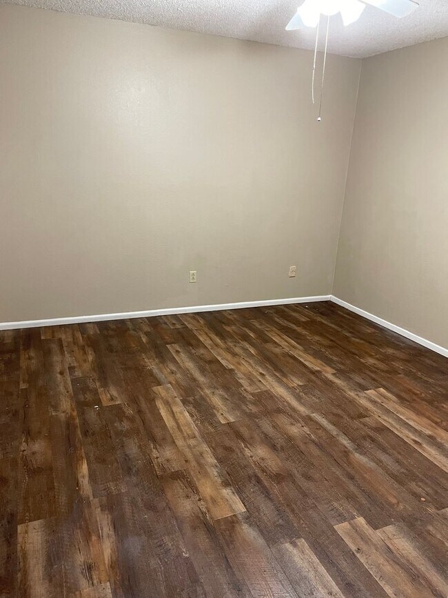 Building Photo - 7409 Waco Ave