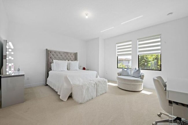 Building Photo - 8599 Tower Bridge Ct