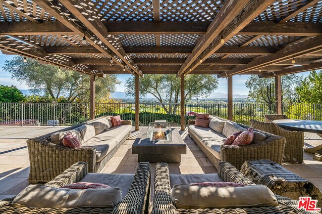 Building Photo - 2975 Calle Bonita