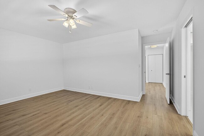 Building Photo - 259 Old Meadow Way