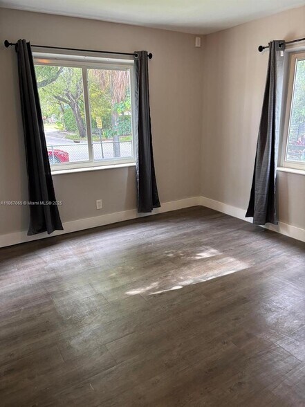 Building Photo - 586 NW 48th St