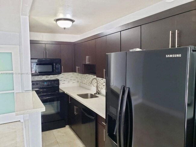 Primary Photo - 1860 Venice Park Dr