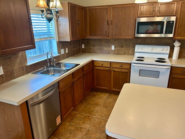 Building Photo - 1305 Sunflower Ln