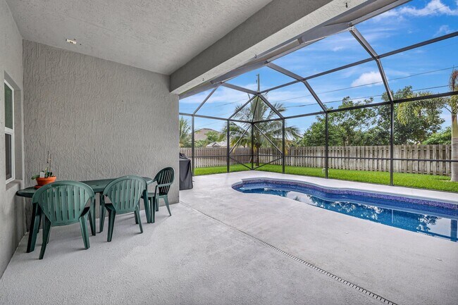 Building Photo - 348 SW Millard Dr