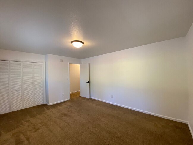 Building Photo - 355irv