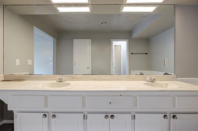 Building Photo - 2301 Tredington Way