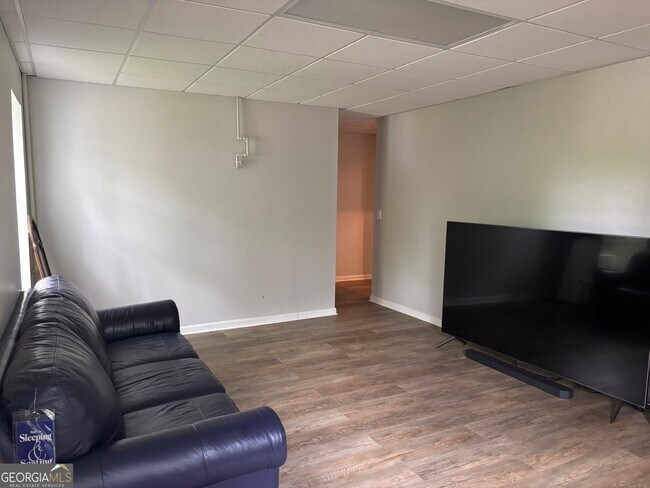 Building Photo - 300 Harcourt Pl
