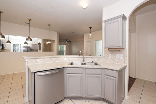 Building Photo - 7 N Regan Mead Cir