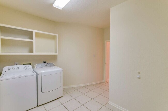 Building Photo - Spacious 5-Bedroom Home in Brazos Landing!