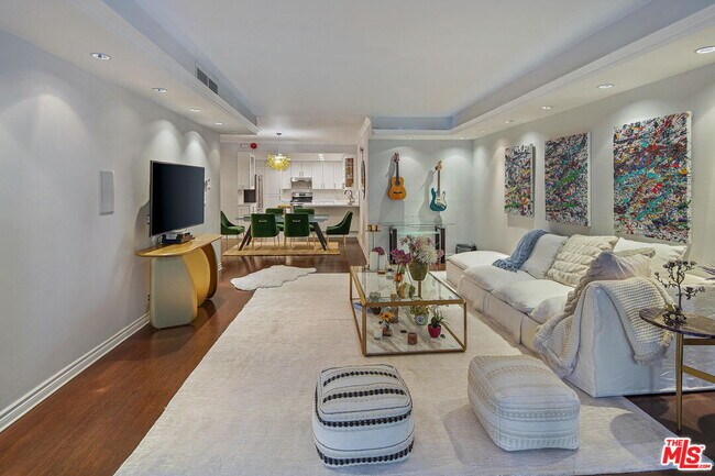 Building Photo - 1100 Alta Loma Rd