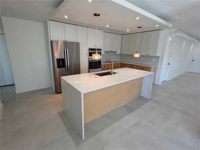 Building Photo - 3918 Doral Dr