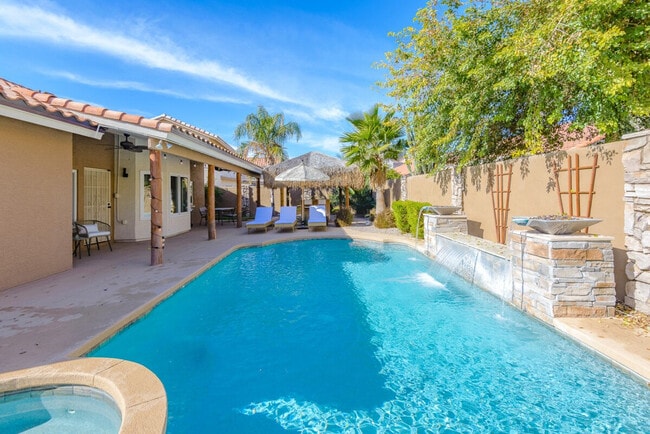 Building Photo - 650 W Palo Verde St