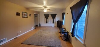 Building Photo - 990 S 500 W