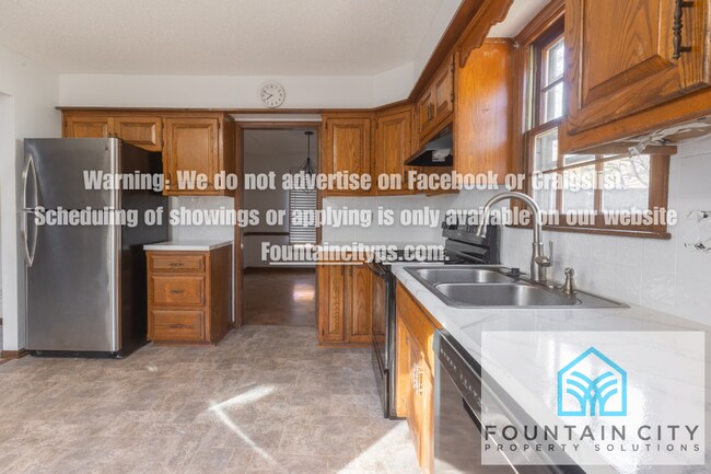 Building Photo - 807 Laurel Ave