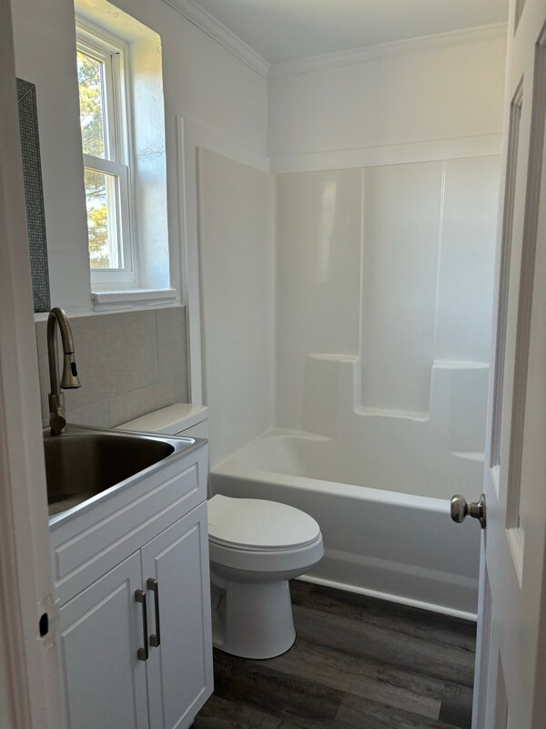 Building Photo - 601 N Main St