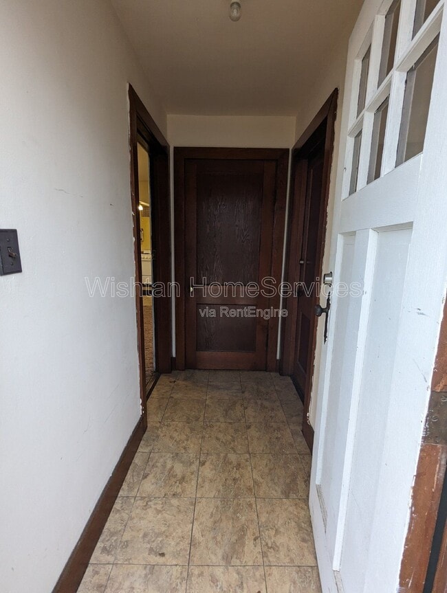 Building Photo - 410 N Monroe St