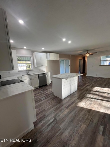 Building Photo - 3408 Hackberry Rd