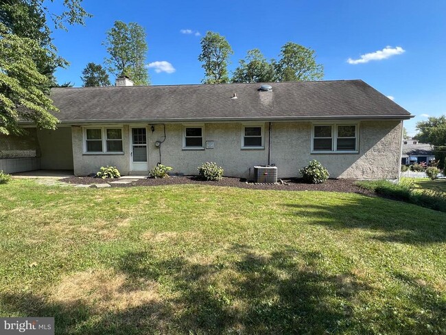 Building Photo - 319 Meetinghouse Ln
