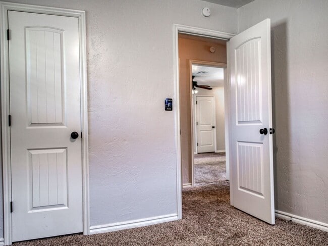 Building Photo - 3 Bedroom 2 Bath home in Shawnee!