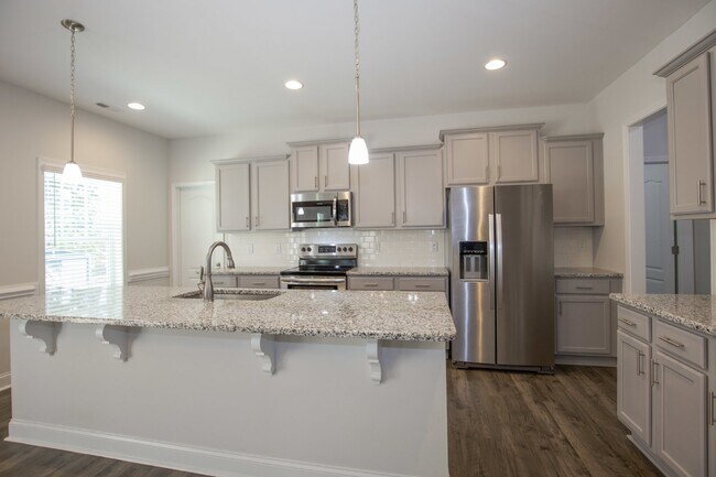 Building Photo - Charming 4 Bedroom Rental Home with Spacio...